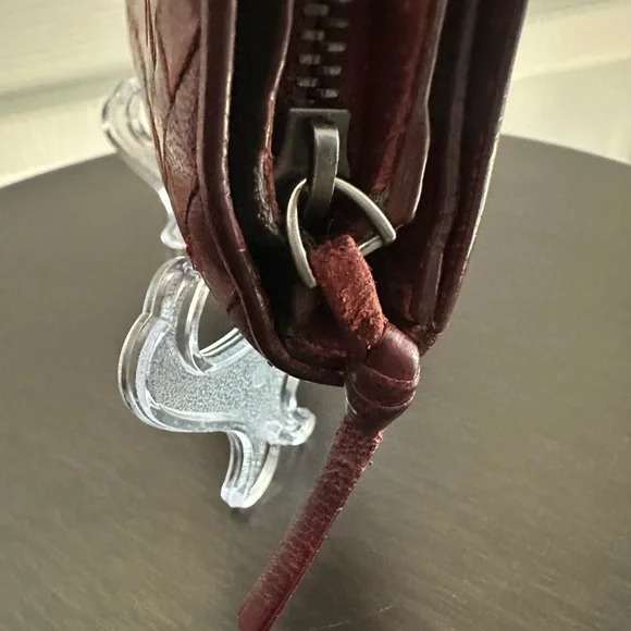 Bottega Veneta Woven Burgundy Classic Leather Wallet - Authentic - Picture 5 of 15